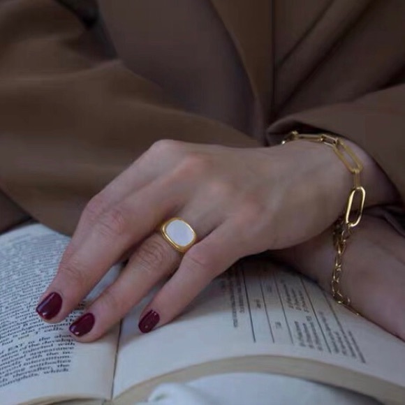 Gold Plated Squared White Seashell Signet Ring - Picture 11 of 12